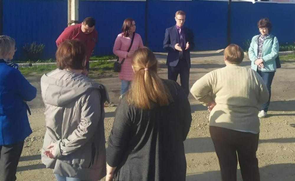 С жителями Локомотивного микрорайона обсудили реализацию инициативного проекта по асфальтированию участка дороги по Рыбозаводскому проезду