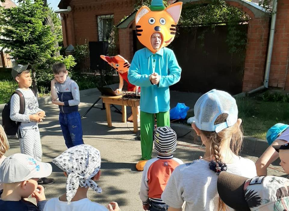 Активисты ТОС Стахановского микрорайона организовали праздничное мероприятие в преддверии Дня защиты детей
