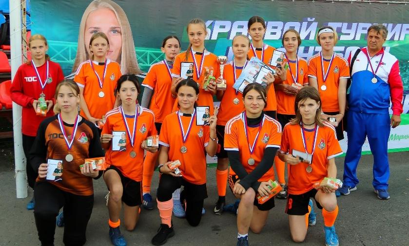 Футбольная команда «Локомотив» микрорайона «Восточный» Октябрьского района получила серебряные медали на краевом турнире