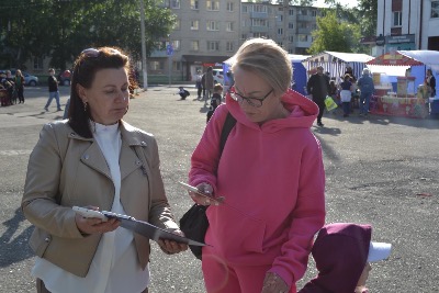 Волонтеры помогают жителям района принять участие во всероссийском голосовании