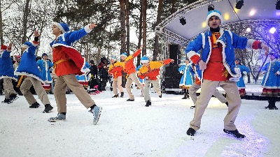 В Индустриальном районе состоялось открытие новогоднего городка «Новогодние огни»