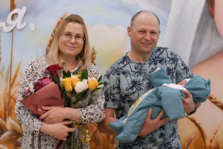  В отделе ЗАГС по Ленинскому району зарегистрировали 500-го новорожденного