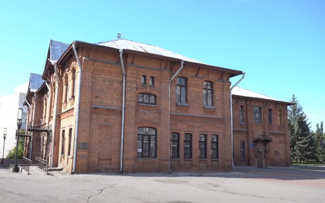 Больница сейчас здание. Барнаульский городской округ. Барнаульское ГПТУ 1.