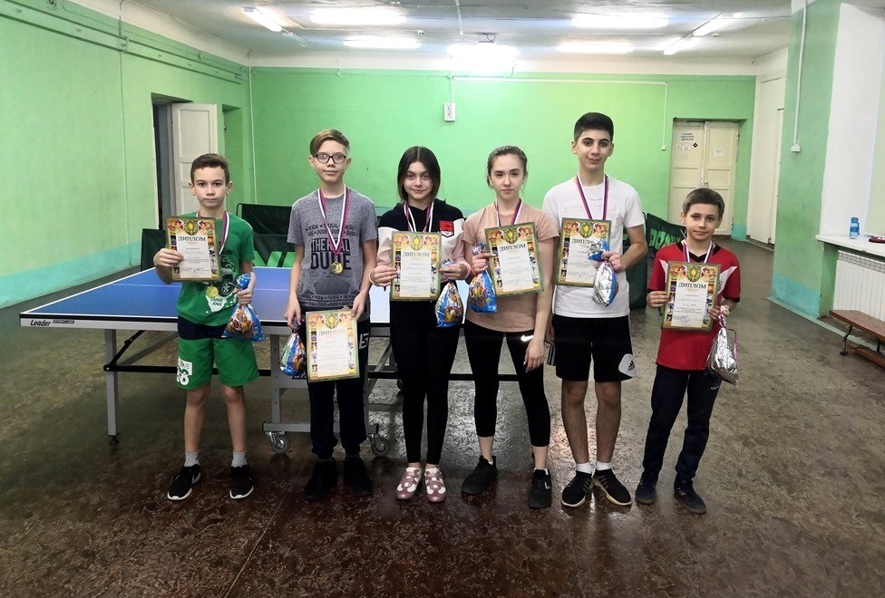 Школьники  Октябрьского района приняли участие в турнире по настольному теннису