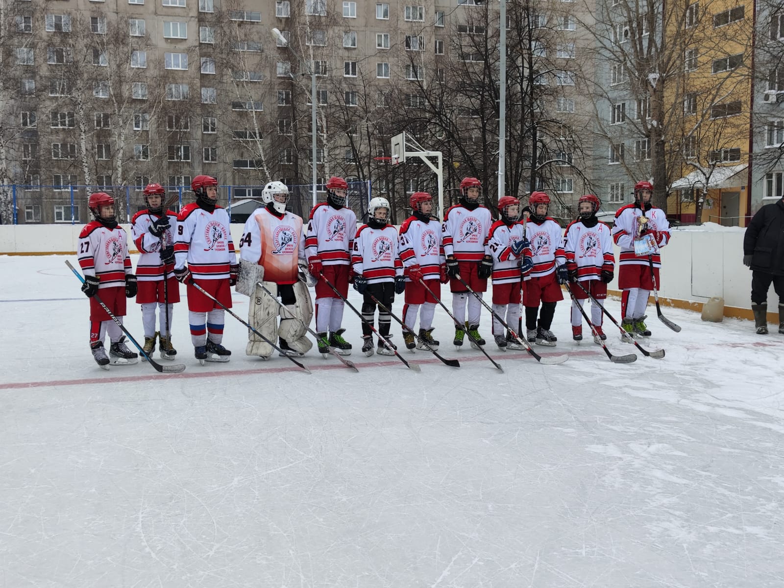 По ежегодной традиции в первых числах января в Ленинском районе  проходит турнир по хоккею памяти А.Л.Васильева