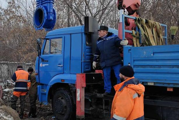 Барнаульский водоканал завершил работы на водопроводной сети на пересечении переулка Зайчанского и улицы Ипподромной 