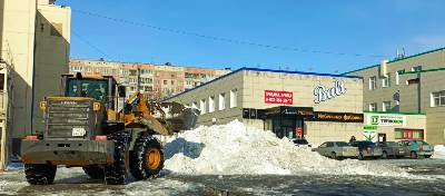 В Ленинском районе продолжаются работы по очистке улиц и дворовых территорий от снега