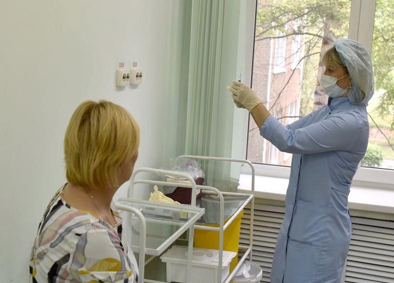 В Диагностическом центре Алтайского края вакцинацию от коронавирусной инфекции проводят шесть дней в неделю