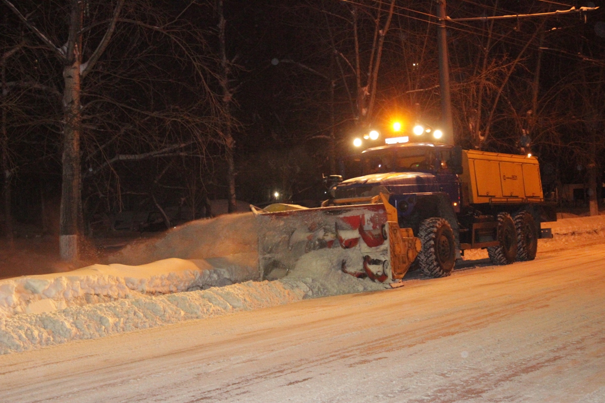 В ночь на 14 января на дорогах будут работать 149 единиц снегоуборочной техники