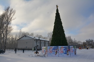 В Ленинском районе ведутся работы по монтажу новогоднего оформления и подготовке к праздникам