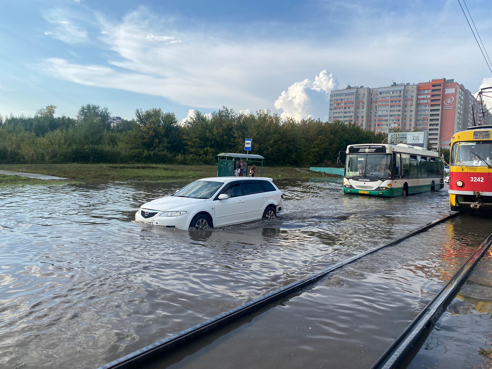 Барнаульцев предупреждают: из-за обильных осадков возможно подтопление ряда участков дорог 