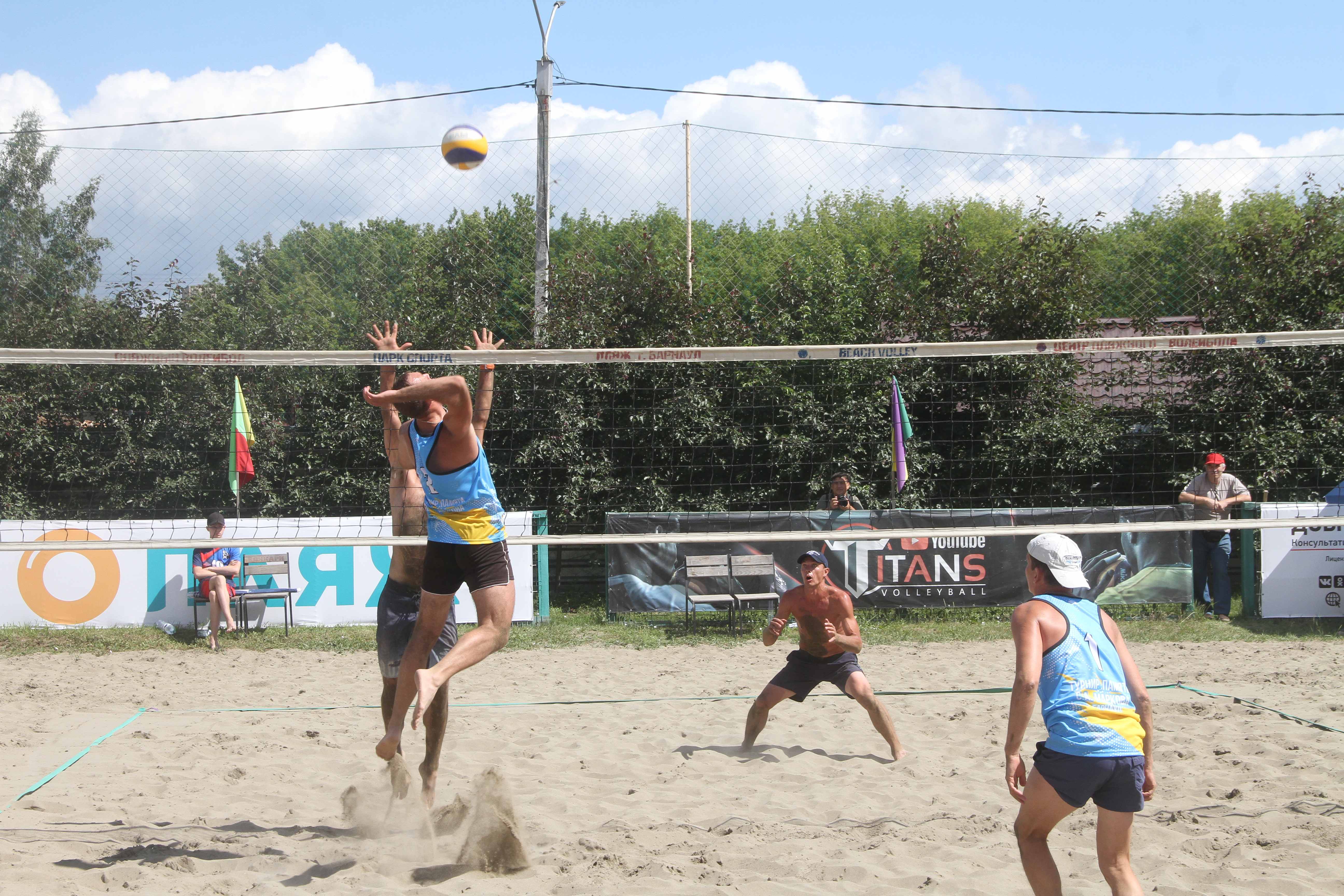 В Барнауле прошел турнир по пляжному волейболу памяти Сергея Маркова