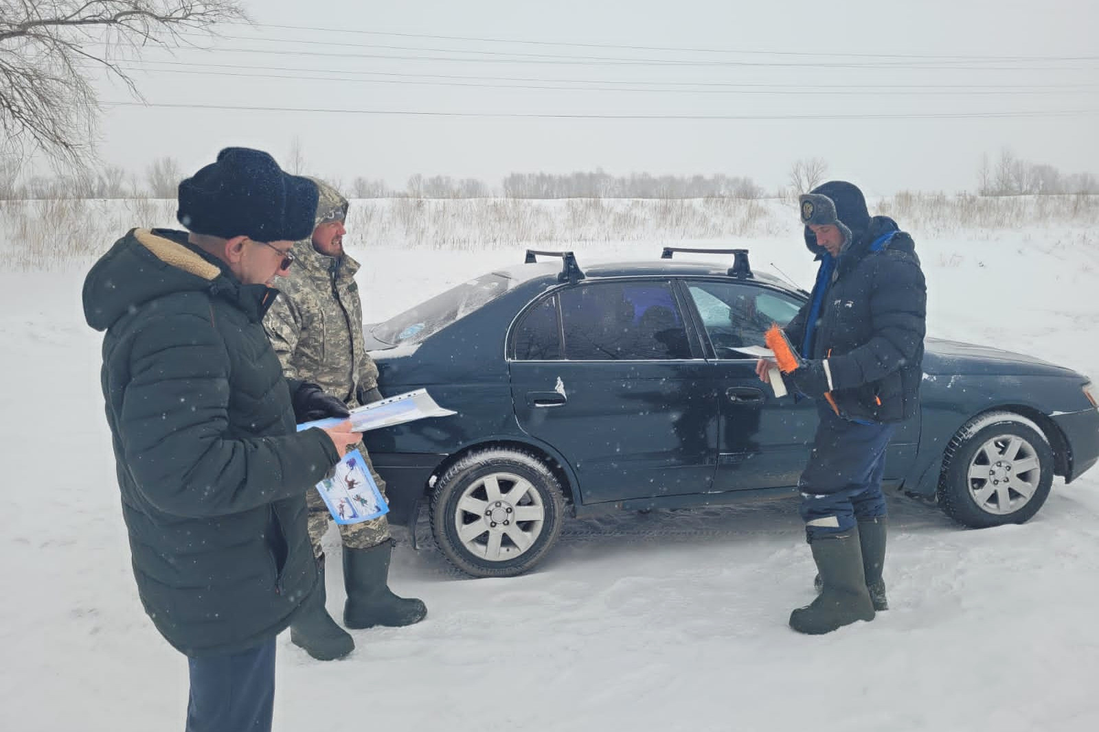 В рамках акции «Безопасный лед» на водных объектах Октябрьского района прошли профилактические рейды