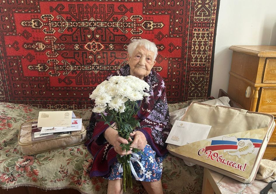 Труженику тыла, ветерану труда из Барнаула Надежде Федоровне Бахаревой исполнилось 100 лет 