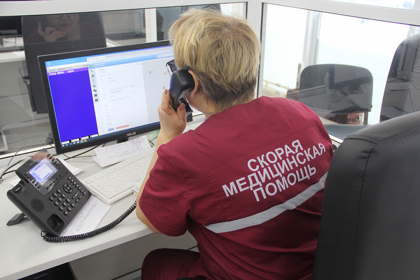 Барнаульские бригады скорой помощи получили партию экспресс-тестов на COVID-19