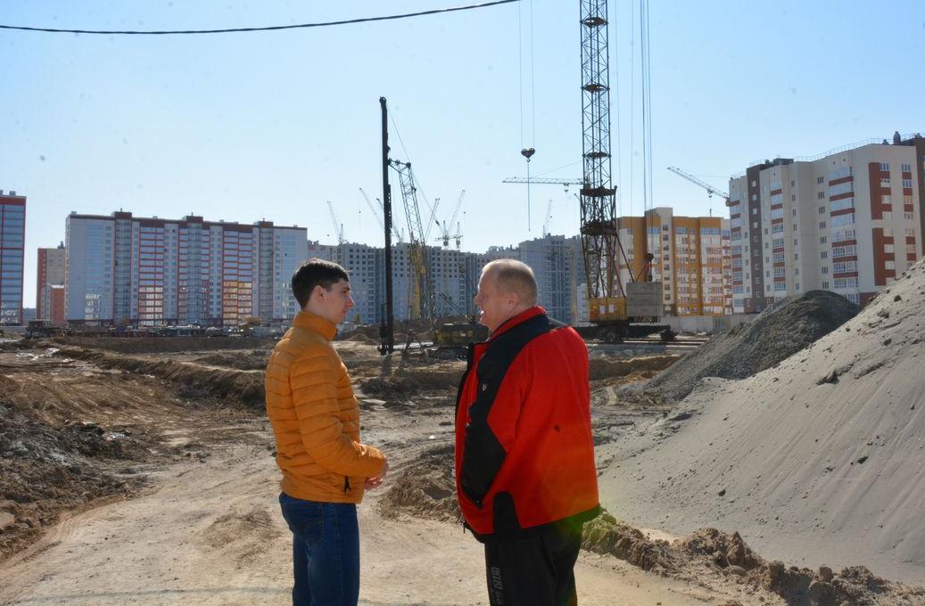 Заместитель главы администрации Барнаула Андрей Федоров продолжает цикл рабочих встреч с руководителями предприятий строительной отрасли