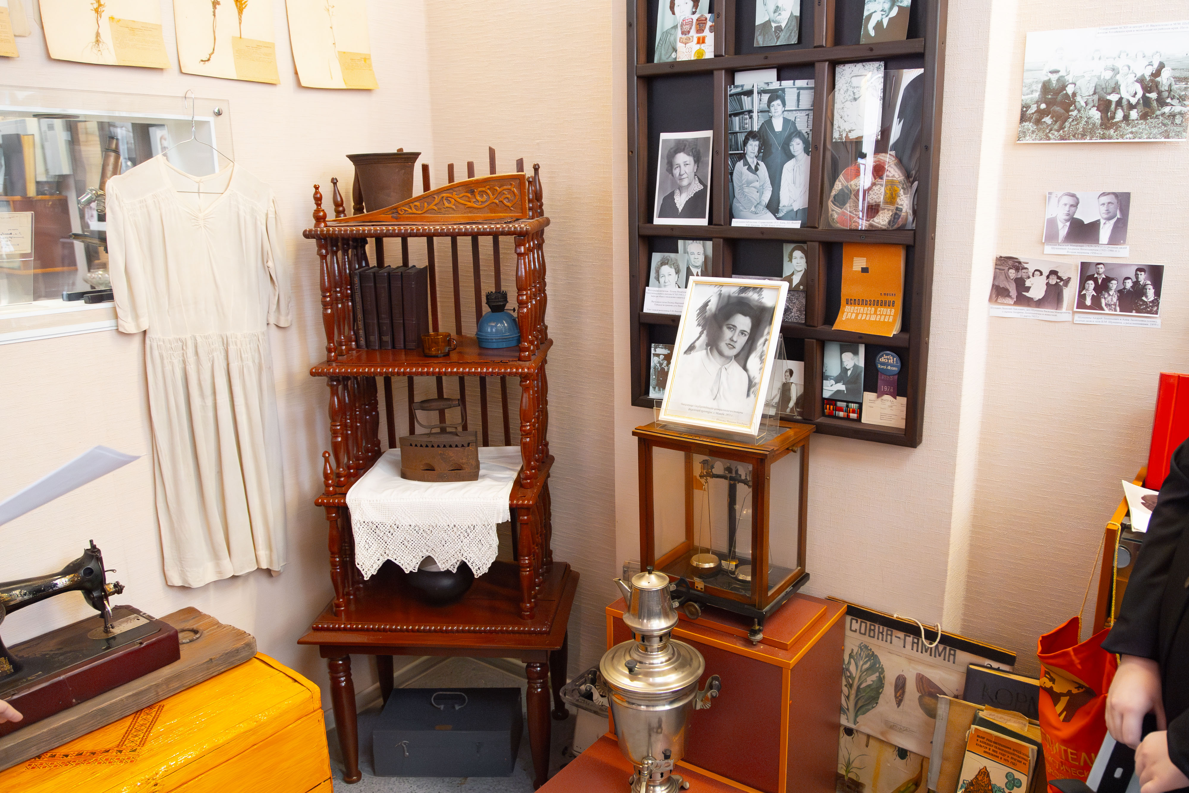 В Алтайском ГАУ открылась музейная выставка «И мать, и жена, и сестра…», посвященная Международному женскому дню