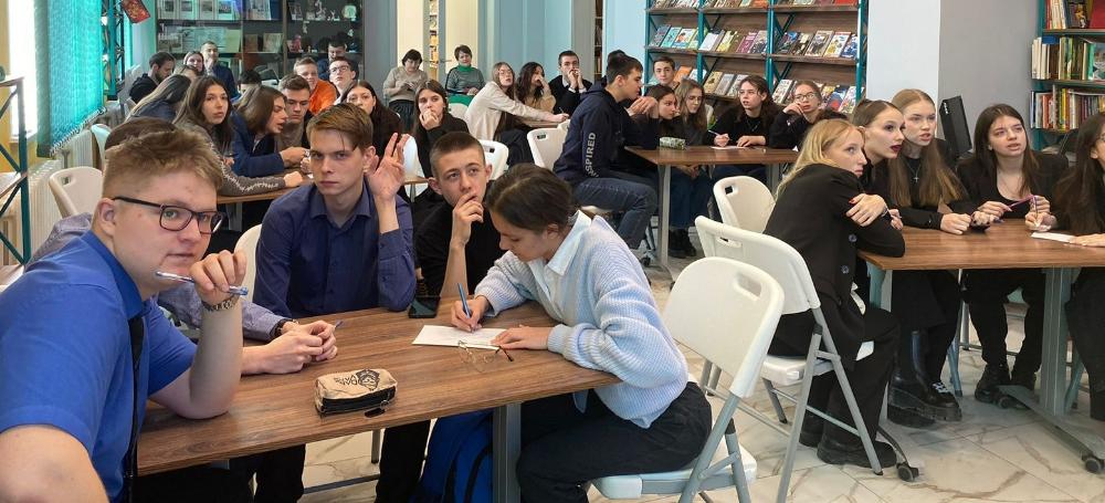 Барнаульские школьники приняли участие в интеллектуальной викторине «Я – молодой избиратель»