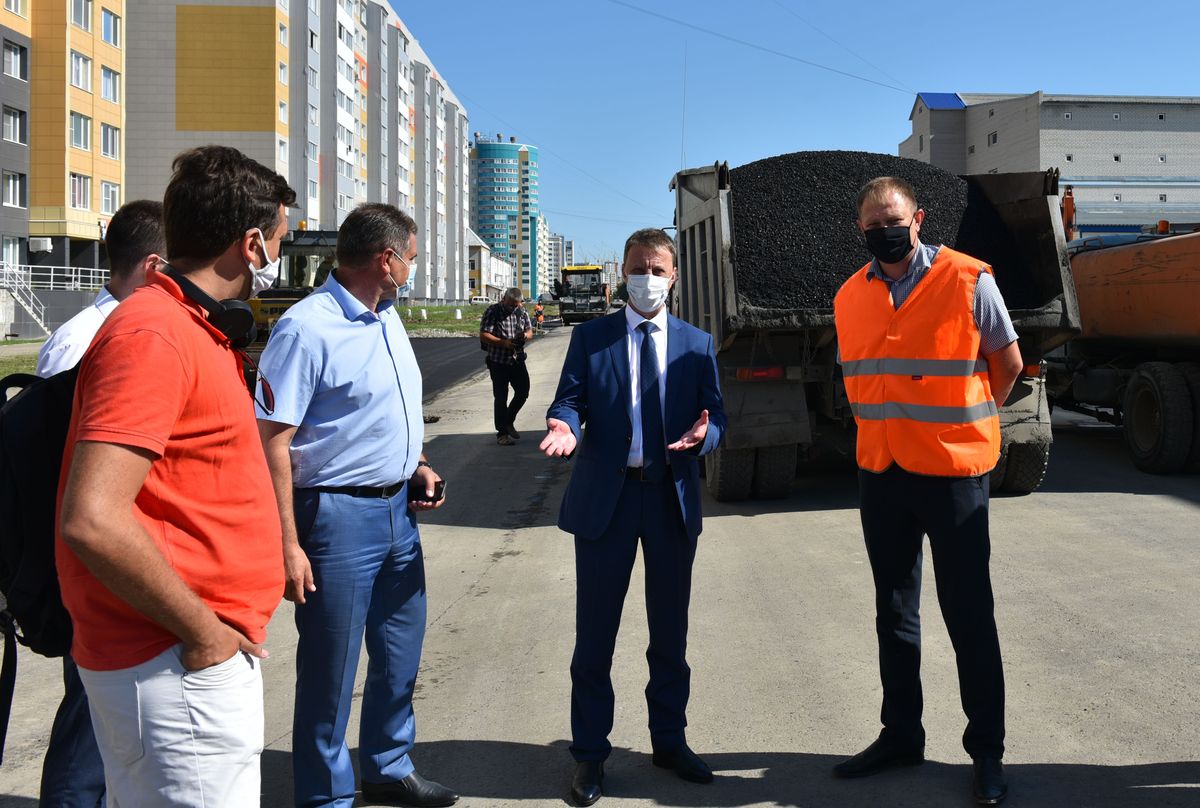 Глава Барнаула Вячеслав Франк: «Перед нами стоит задача – обеспечить жилые районы качественными дорогами»