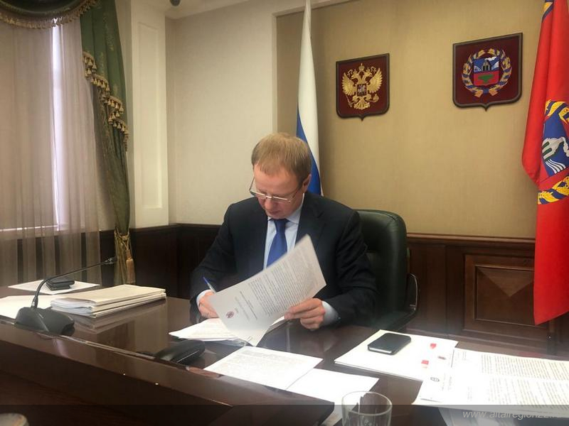 Губернатор Виктор Томенко внесет изменения в антиковидный указ