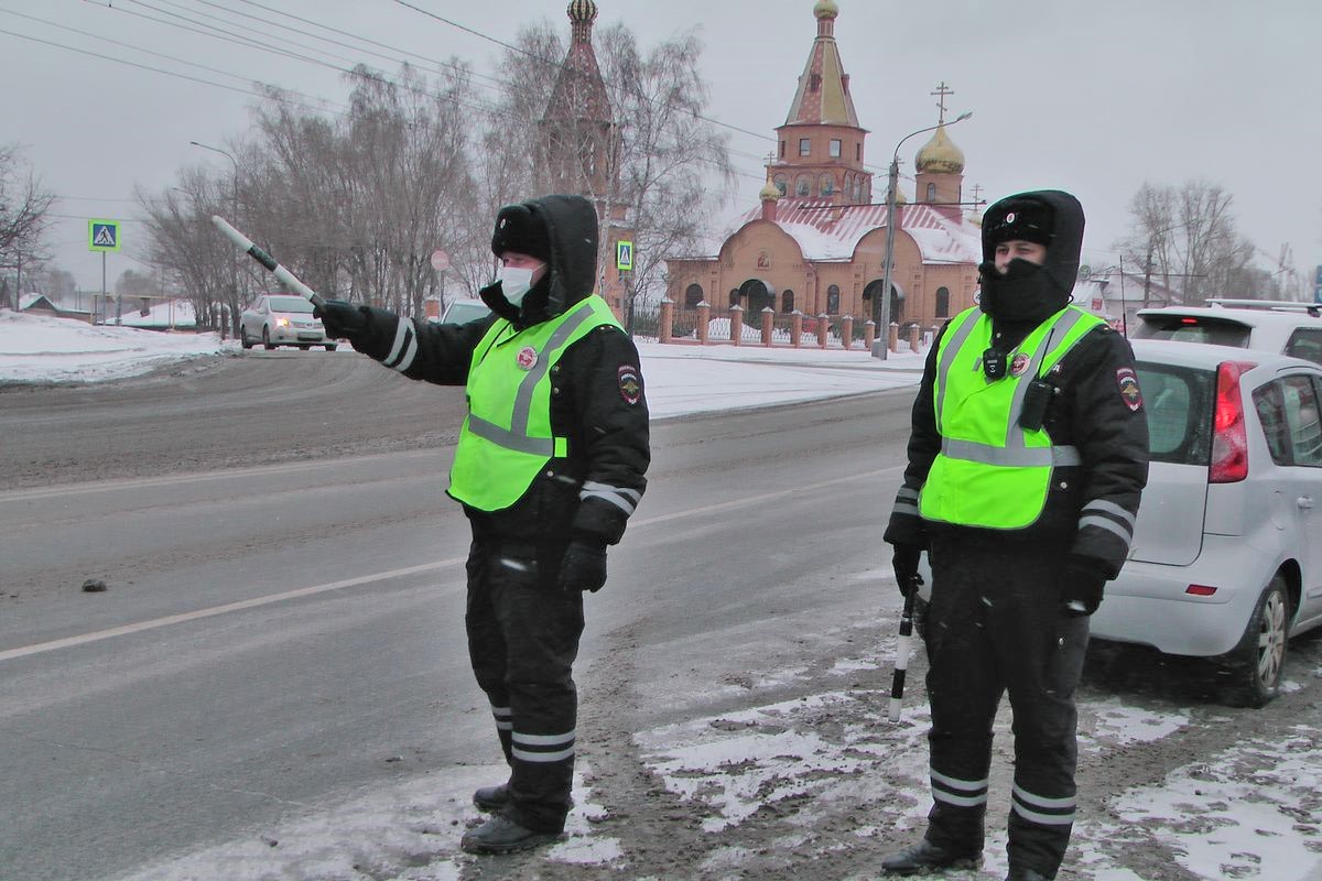 Госавтоинспекция Барнаула продолжает проверять, как водители и пешеходы города соблюдают правила дорожного движения