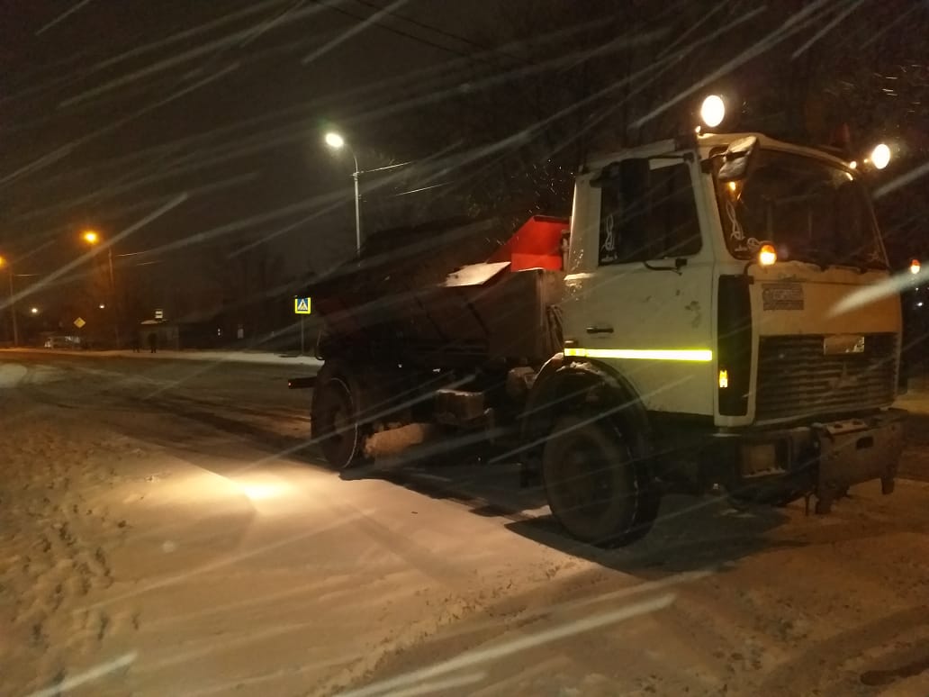 Ночью на дорогах Барнаула будут работать до 125 единиц зимней техники