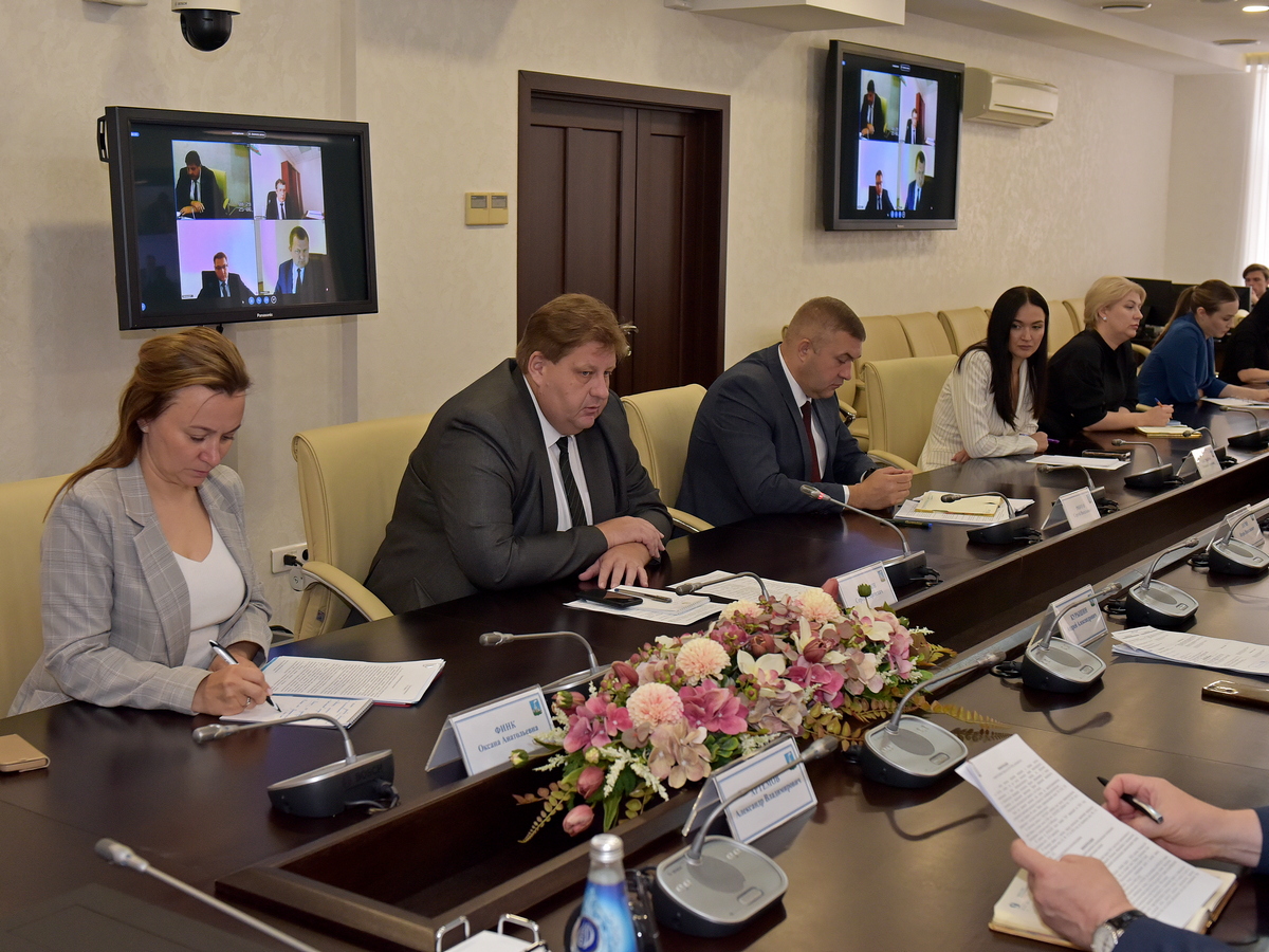 В Барнауле обсудили подготовку к праздничным мероприятиям на территории города