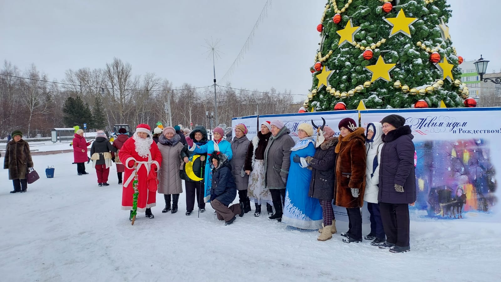 Жители Ленинского района приняли участие в Рождественских гуляниях на пл.Мира
