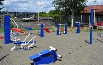 Шесть уличных  тренажеров установили на детской площадке в с.Гоньба