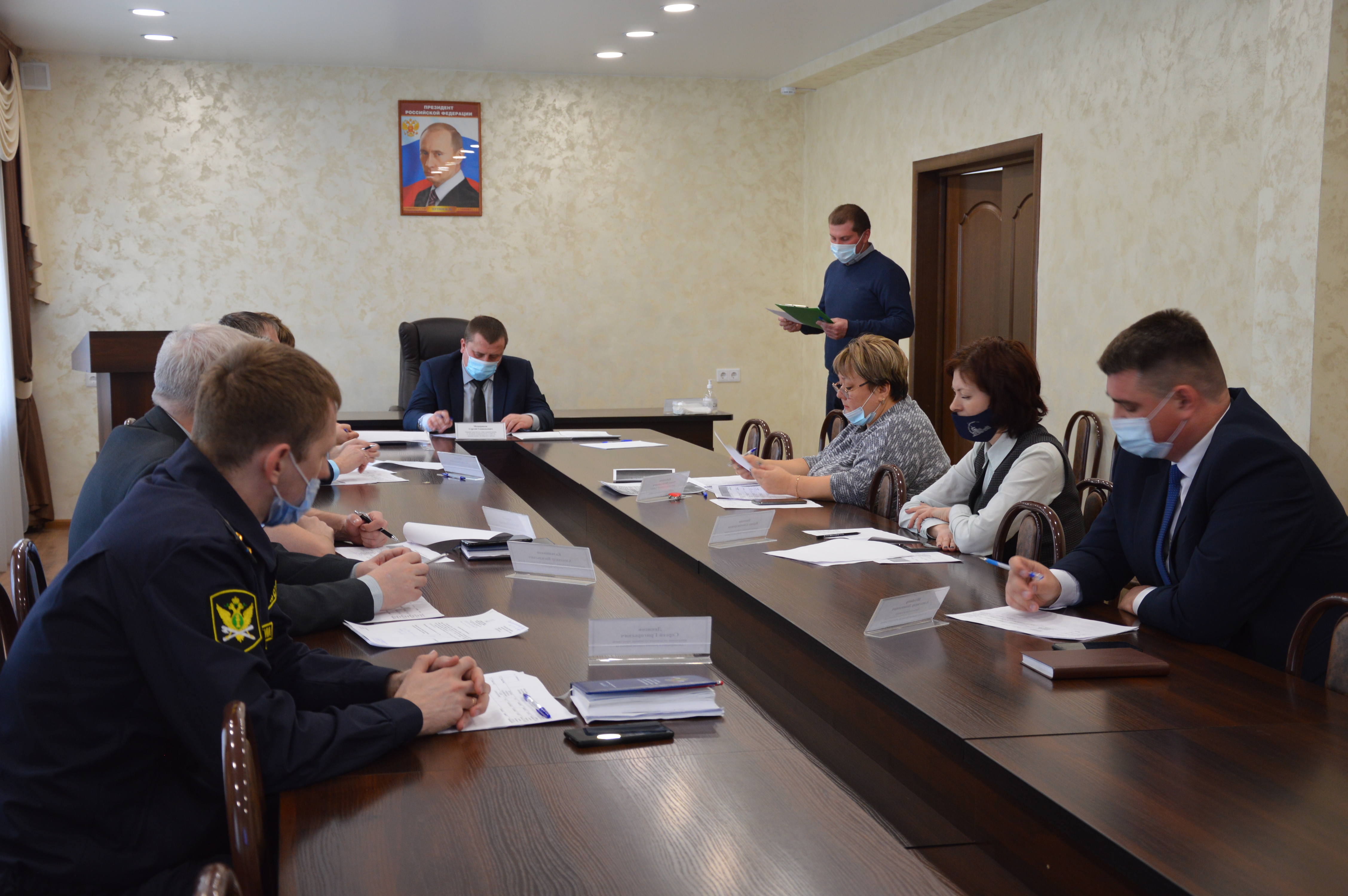 В Октябрьском районе прошло совещание  по снижению задолженности по налогам и сборам в бюджеты всех уровней