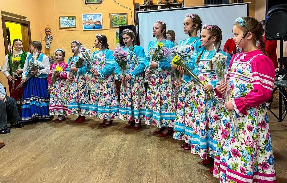 В Октябрьском районе Барнаула началась череда праздничных мероприятий, посвященных Дню матери