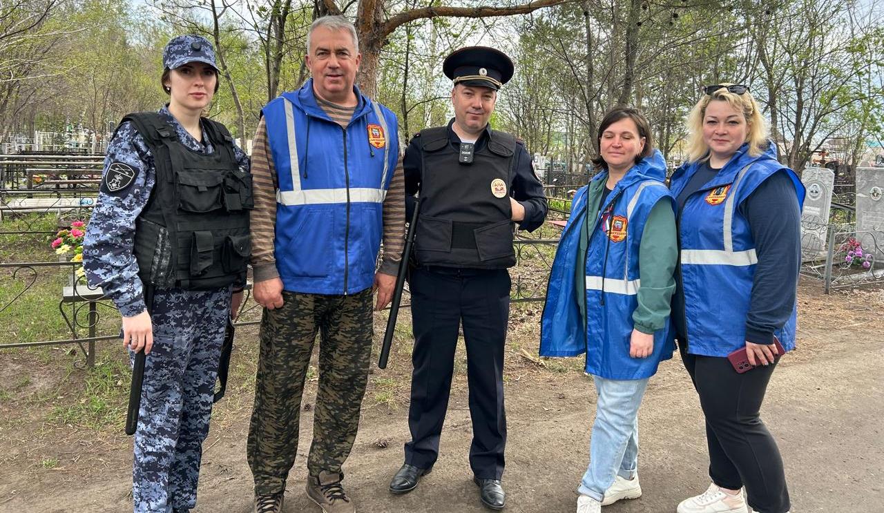 Народные дружинники помогали  в охране общественного порядка во время проведения Дня поминовения усопших