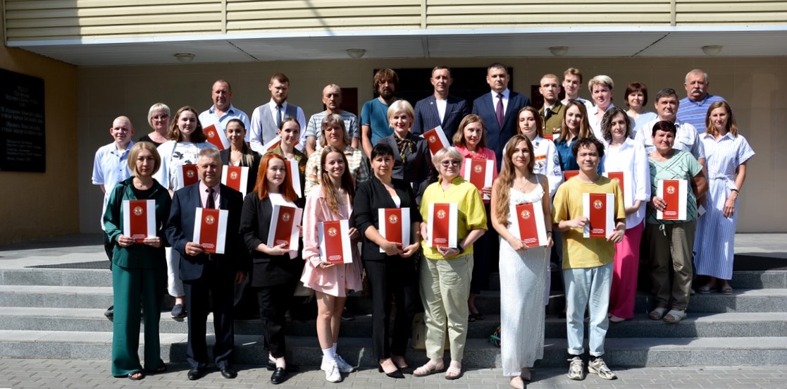 В администрации Ленинского района прошло награждение за помощь в проведении мероприятий, посвященных юбилейному Дню Победы