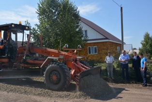 В барнаульском поселке Казенная Заимка начали ремонт улицы Садовое Кольцо 