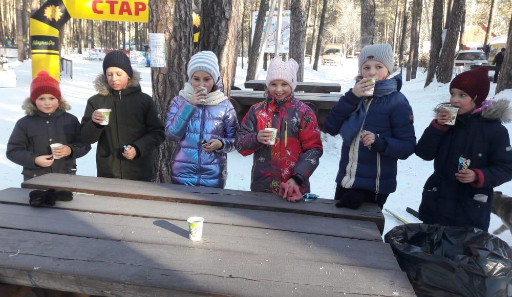 Барнаульцы всех возрастов посещают лыжню «Трасса здоровья» в эти выходные