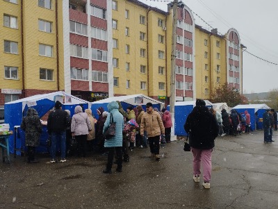 Продовольственная ярмарка прошла в микрорайоне Новосиликатный 