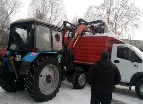 В Ленинском районе продолжаются мероприятия в рамках организации работы по очистке от снега и наледи улично-дорожной сети 