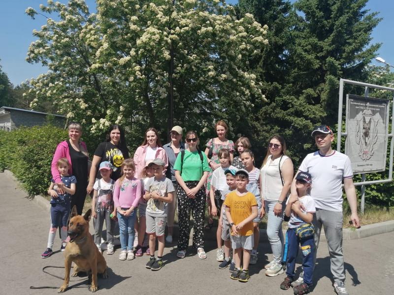 В рамках Международного дня защиты детей состоялась экскурсия в Центр кинологической службы ГУ МВД России по Алтайскому краю