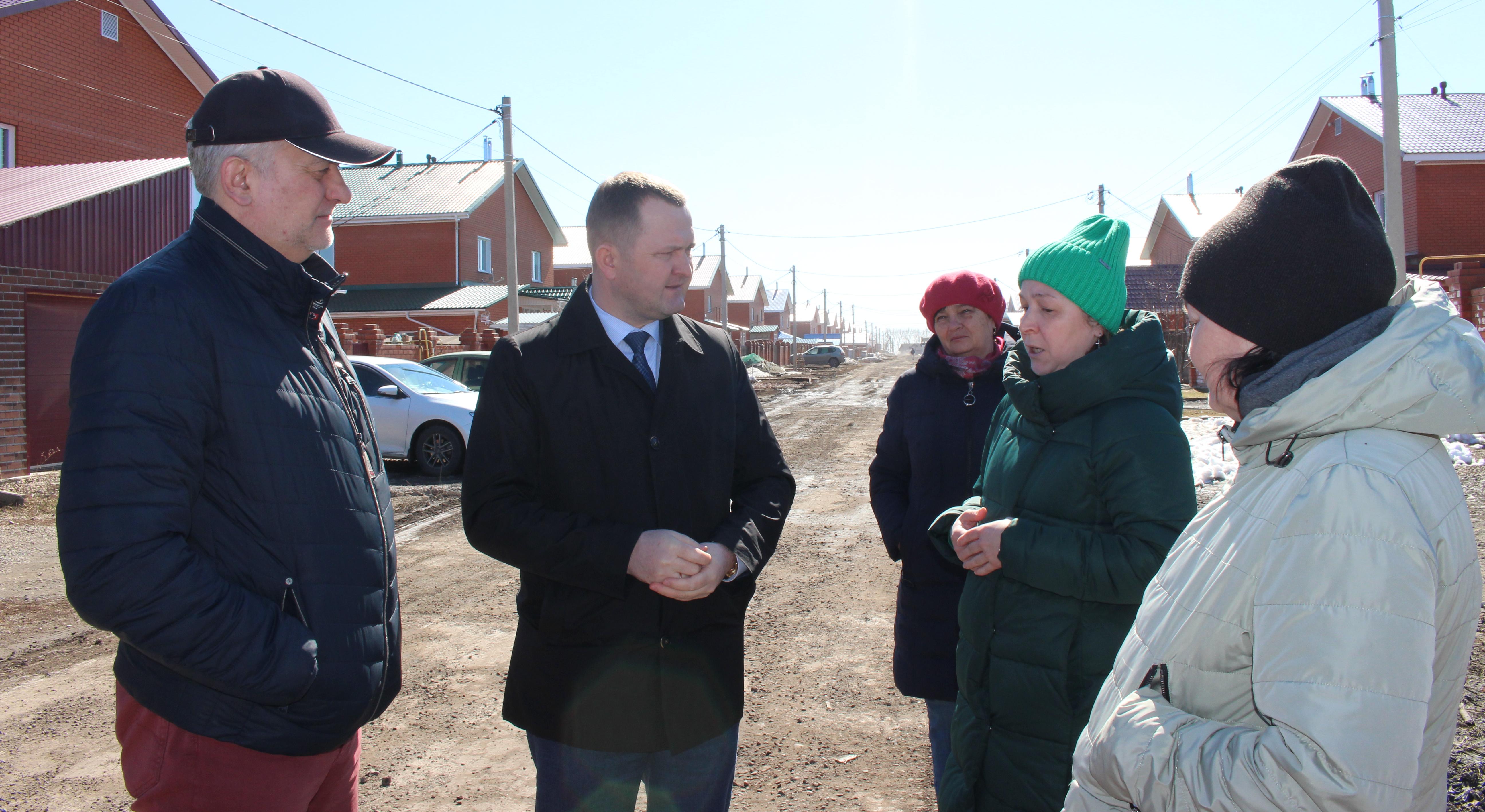 В микрорайоне Сибирь  в рамках проекта инициативного бюджетирования приступили к ремонту дорог