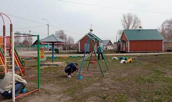 Жители пригорода Барнаула приводят в порядок свои территории