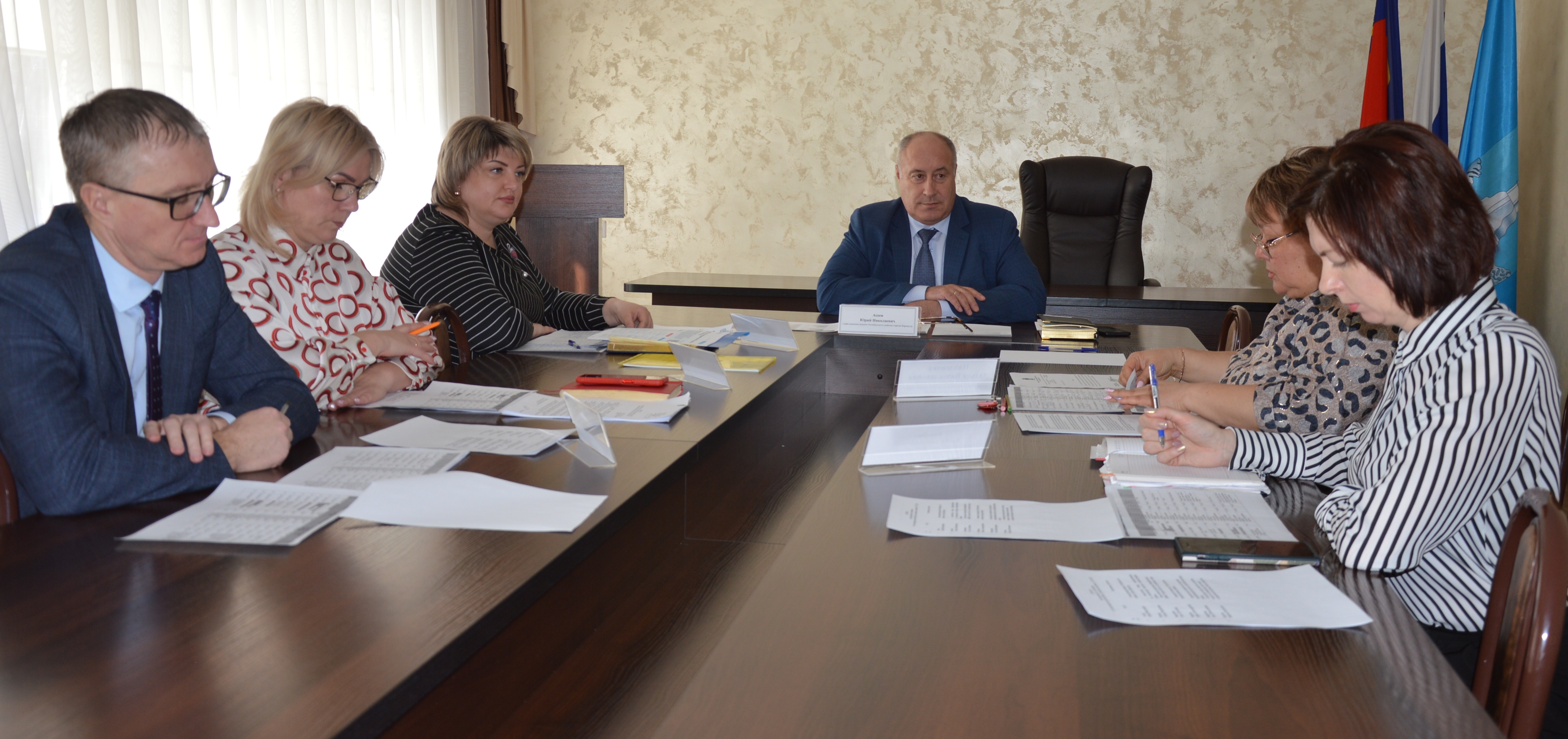 В администрации Октябрьского района состоялось совещание по рассмотрению причин образования и сроках погашения задолженности по налогам и сборам в бюджеты всех уровней