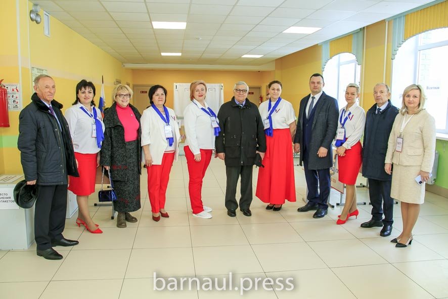 На избирательных участках краевой столицы вновь работали члены Общественной палаты города Барнаула