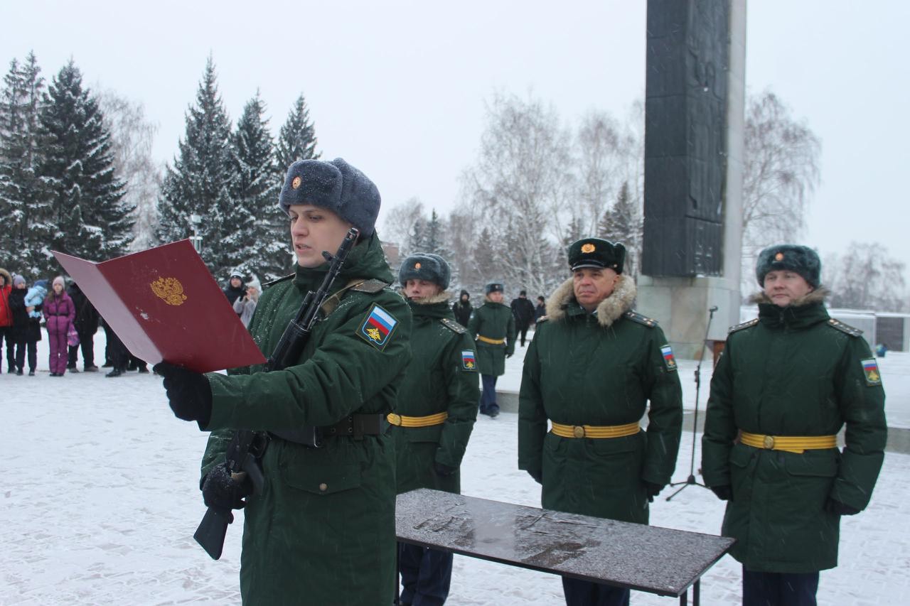 Военнослужащие Алтайского края приняли присягу в Барнауле