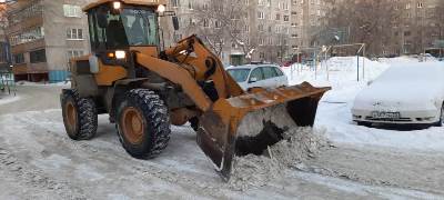 В Ленинском районе продолжаются работы по очистке и вывозу снега 