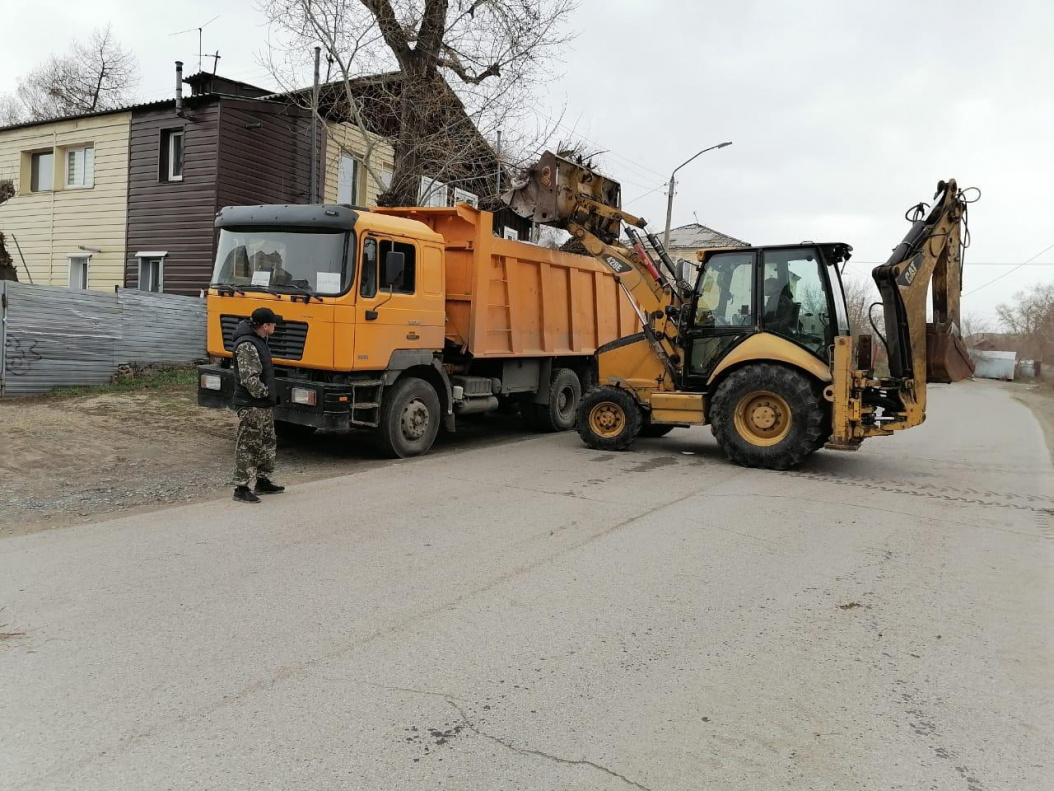 Общегородской субботник состоялся в Центральном районе БАРНАУЛ ::  Официальный сайт города