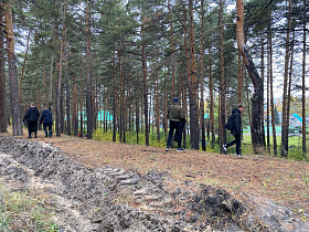 Более 70 мешков мусора собрали волонтеры на участке леса в Барнауле