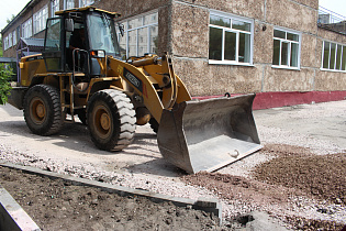 По программе инициативного бюджетирования в Барнауле благоустраивают территорию детского сада №177