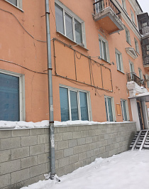 Более 400 самовольных рекламных конструкций демонтировали за год в Октябрьском районе Барнаула
