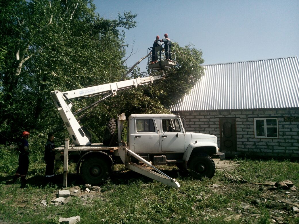 Последствия ночного урагана устраняют в районах Барнаула БАРНАУЛ ::  Официальный сайт города