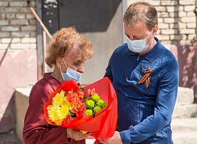 Вячеслав Франк поздравил с Днем Победы ветерана войны Матрену Андрейченко